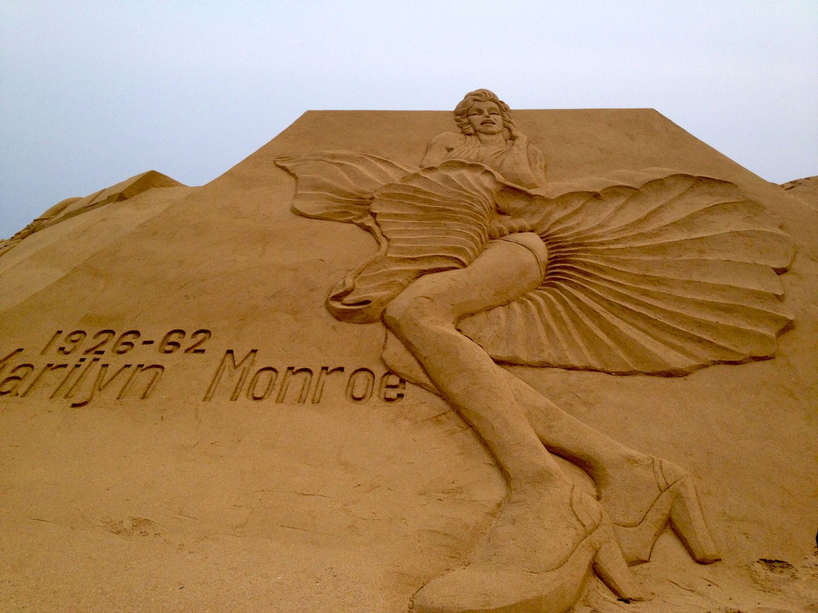 tác phẩm điêu khắc trong lễ hội cát Haeundae