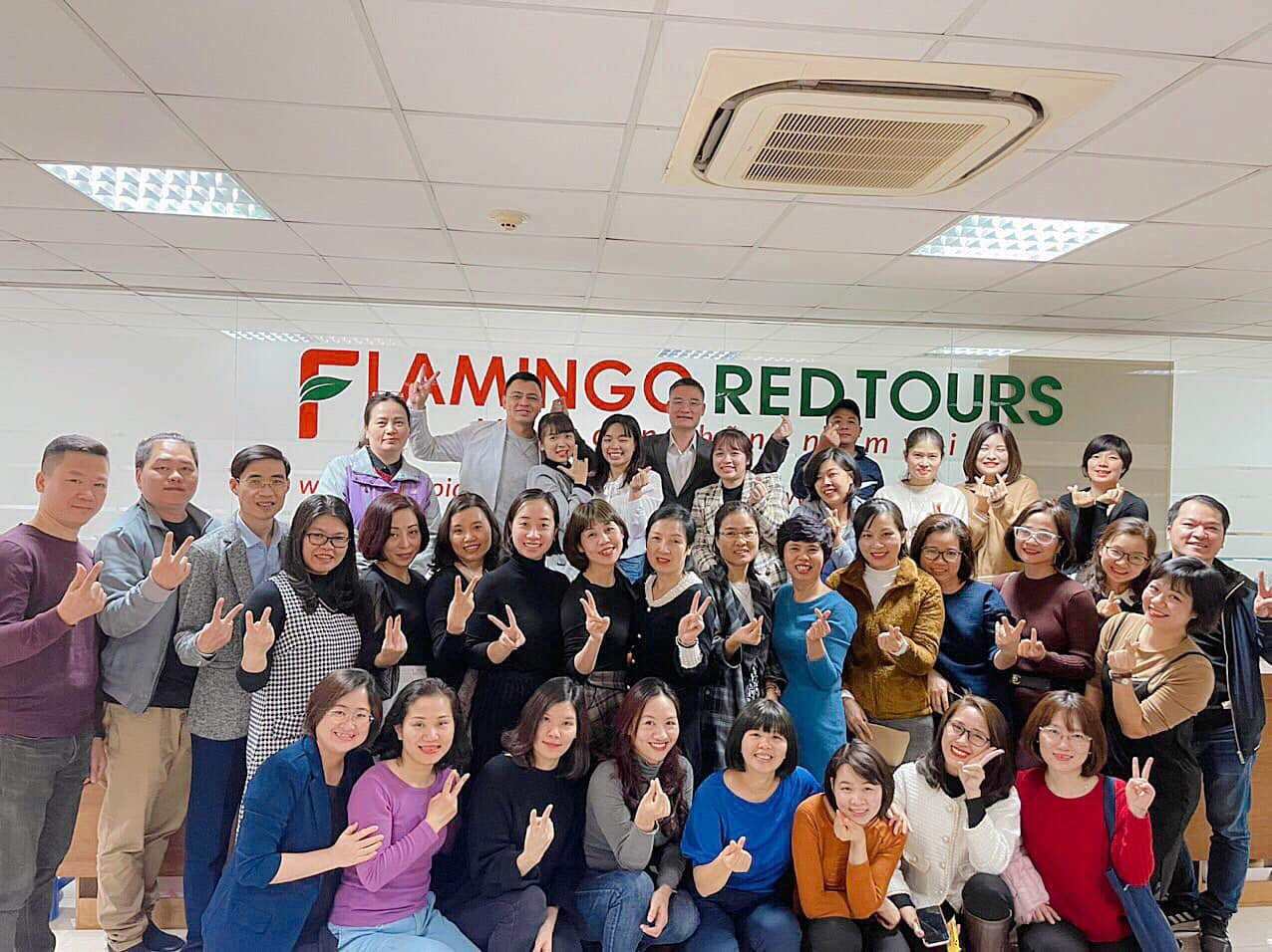 Chúc mừng 01 năm với thương hiệu Flamingo Redtours 